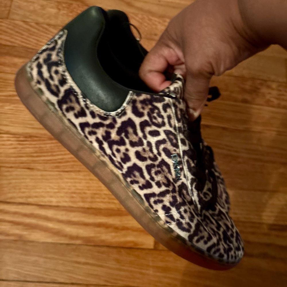 NEW DKNY Women’s Seacliff ‘Wild Leopard Print’ Sneaker, Size 9 - Picture 8 of 14